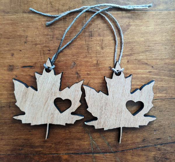 Handmade Maple Leaf Canada Wood Ornaments / Gift Tags / Wedding Favours