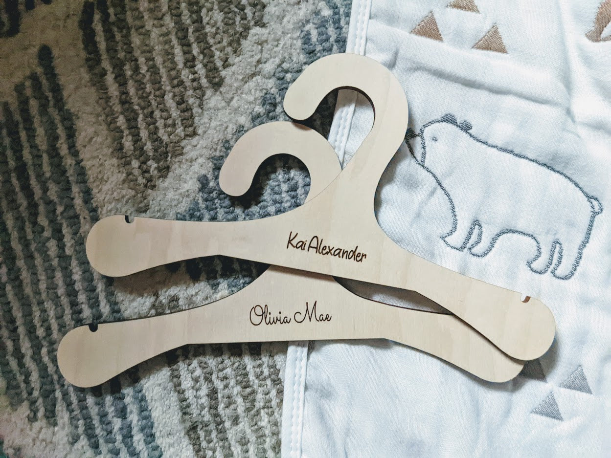 Wood Nursery Hangers (Set of 6) Personalized or Plain, Baby Shower Gift